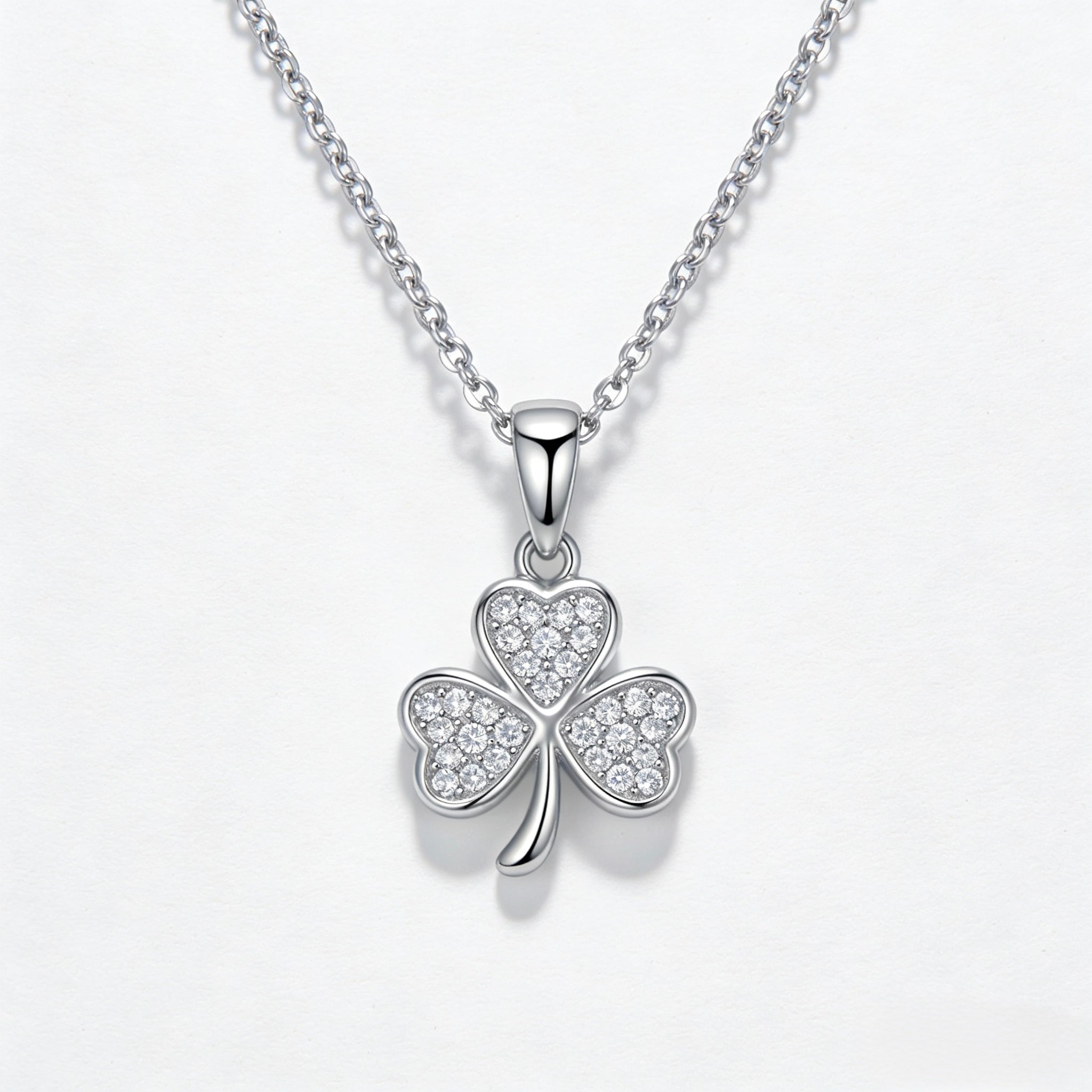 18k White Gold Diamond Pendant Necklace