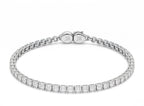 18K white gold diamond tennis bracelet – clasp and link detail